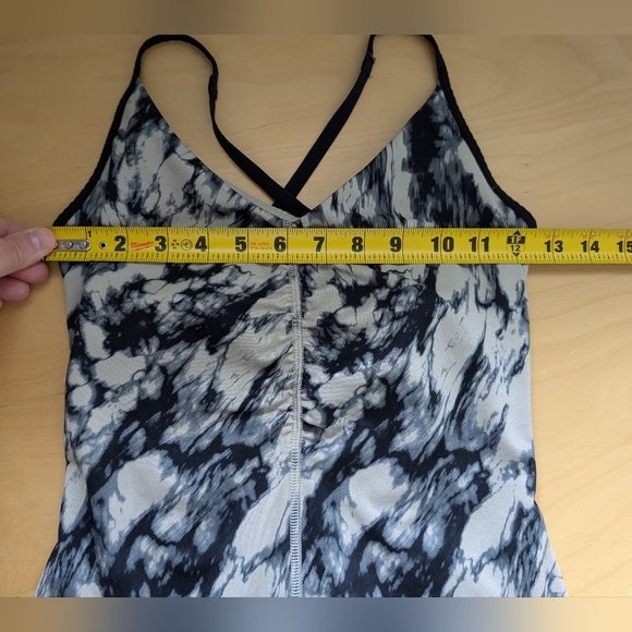 2/35$ Lululemon Open Your Heart Tank Size 4 Tan And Black Color W1967S - Picture 12 of 14